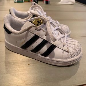 kids adidas tennis shoes